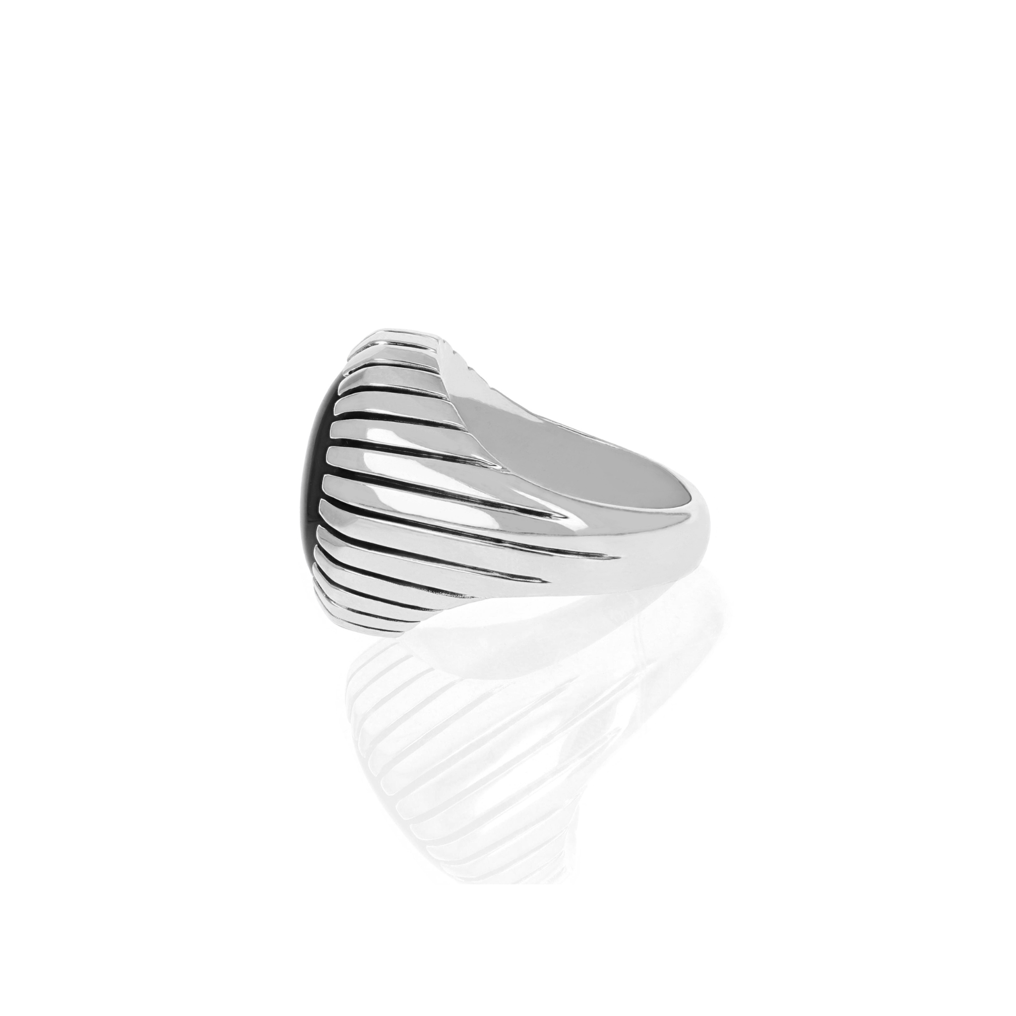 Onyx Ribbed Shank Low Profile Ring